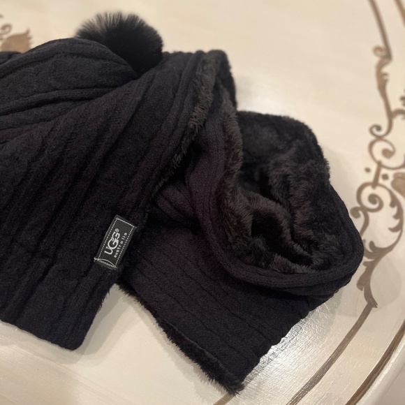 - UGG Winter Black Sweather weather pom pom hat& infinity scarf glove se… - Picture 8 of 8